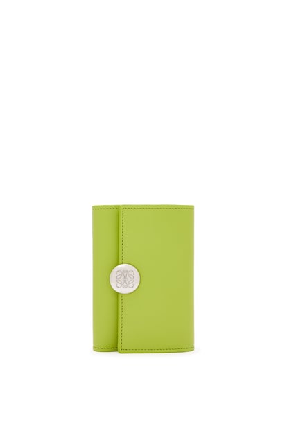 LOEWE Pebble small vertical wallet in shiny nappa calfskin Green Leaf plp_rd