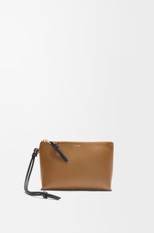 LOEWE Knot T pouch in shiny nappa calfskin Oak/Black plp_rd