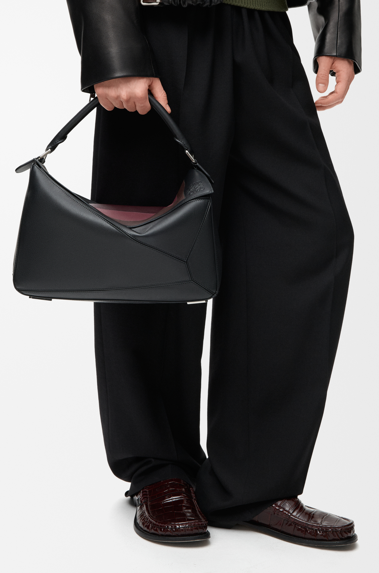 LOEWE 라지 퍼즐 백 - 나파 카프스킨 Black/Burgundy