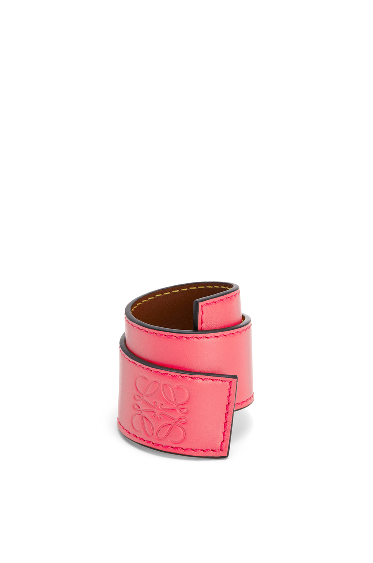 LOEWE Small slap bracelet in calfskin 罌粟粉紅