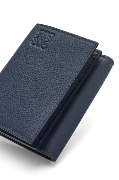 LOEWE Trifold Brieftasche aus weichem, genarbtem Kalbsleder Onyxblau plp_rd