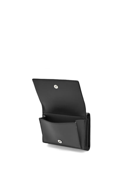 LOEWE Trifold wallet in satin calfskin 黑色 plp_rd