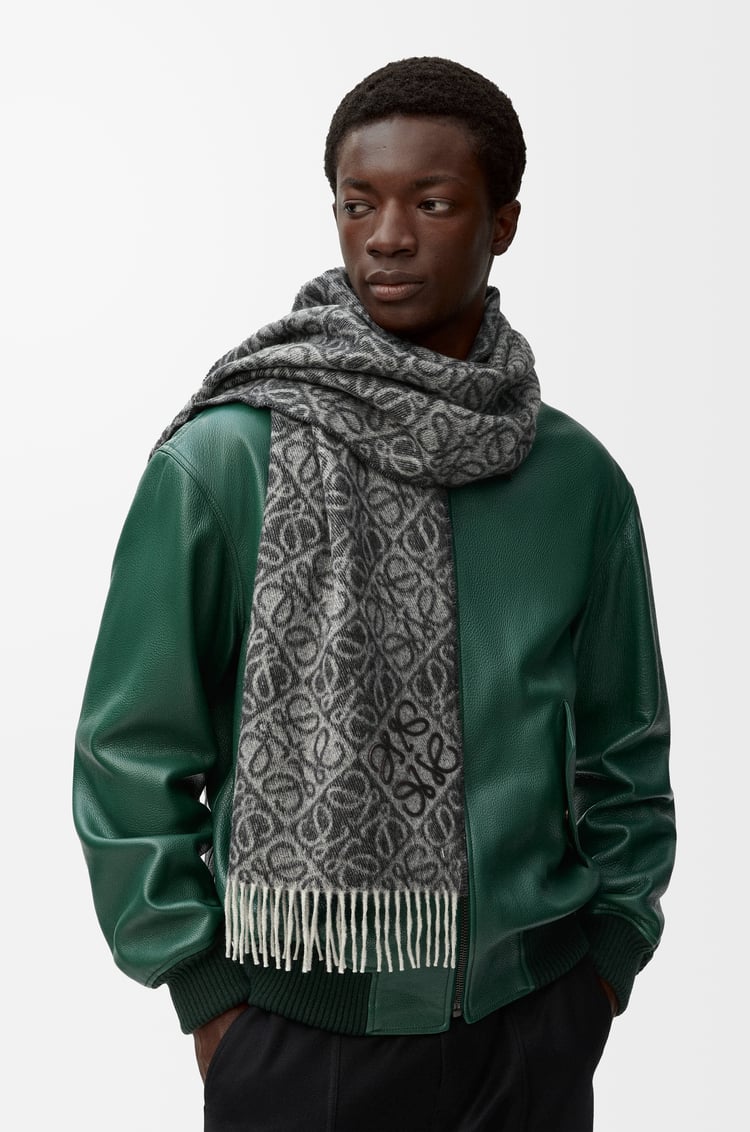 LOEWE アナグラム スカーフ（ウール&カシミヤ） ダークグレー