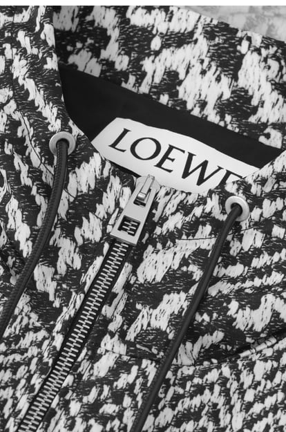 LOEWE フーデッド ジャケット（ナイロン） ブラック/ホワイト plp_rd