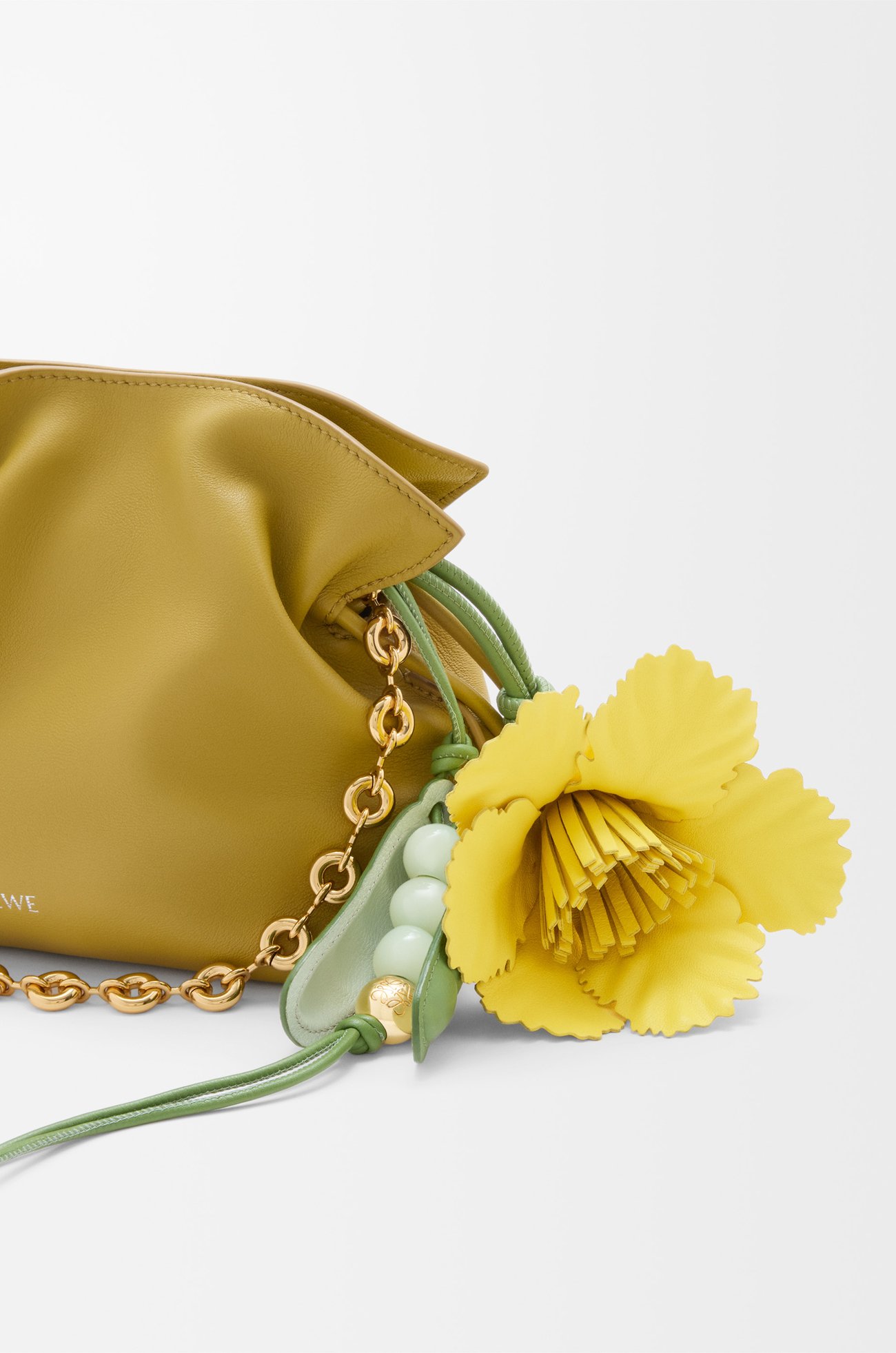 LOEWE Charm Pea pod en piel de ternera Verde Primavera/Jade