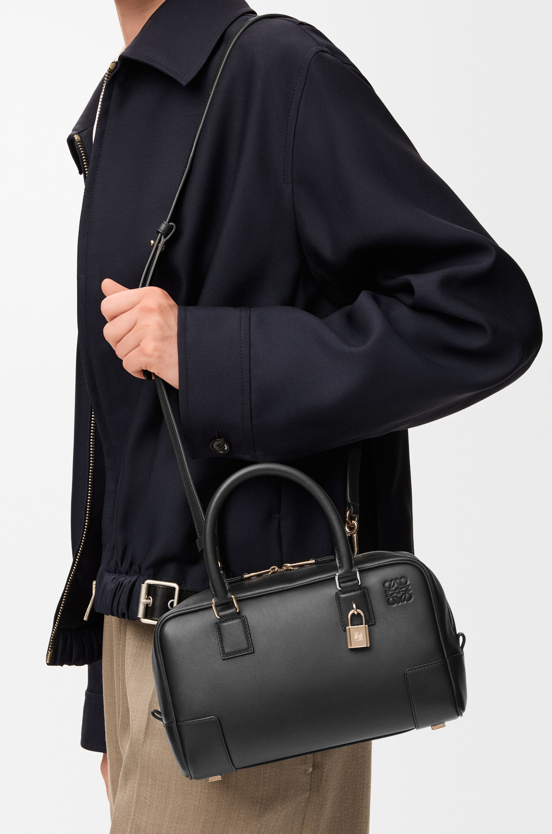 LOEWE アマソナ23 ブラック Amazona 23 bag in nappa calfskin Black - LOEWE