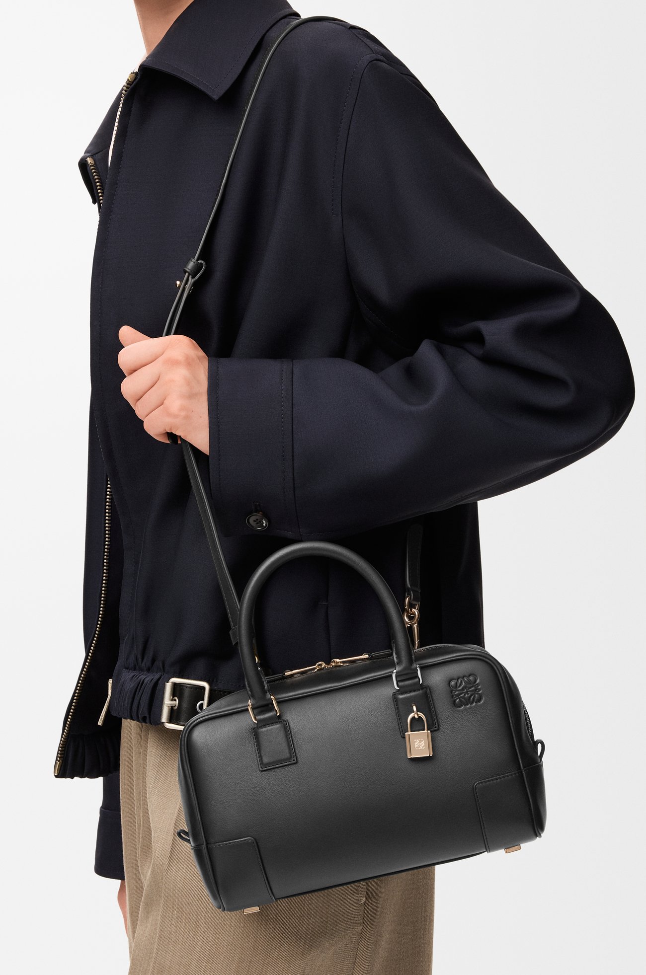 LOEWE Amazona 23 bag in nappa calfskin Black