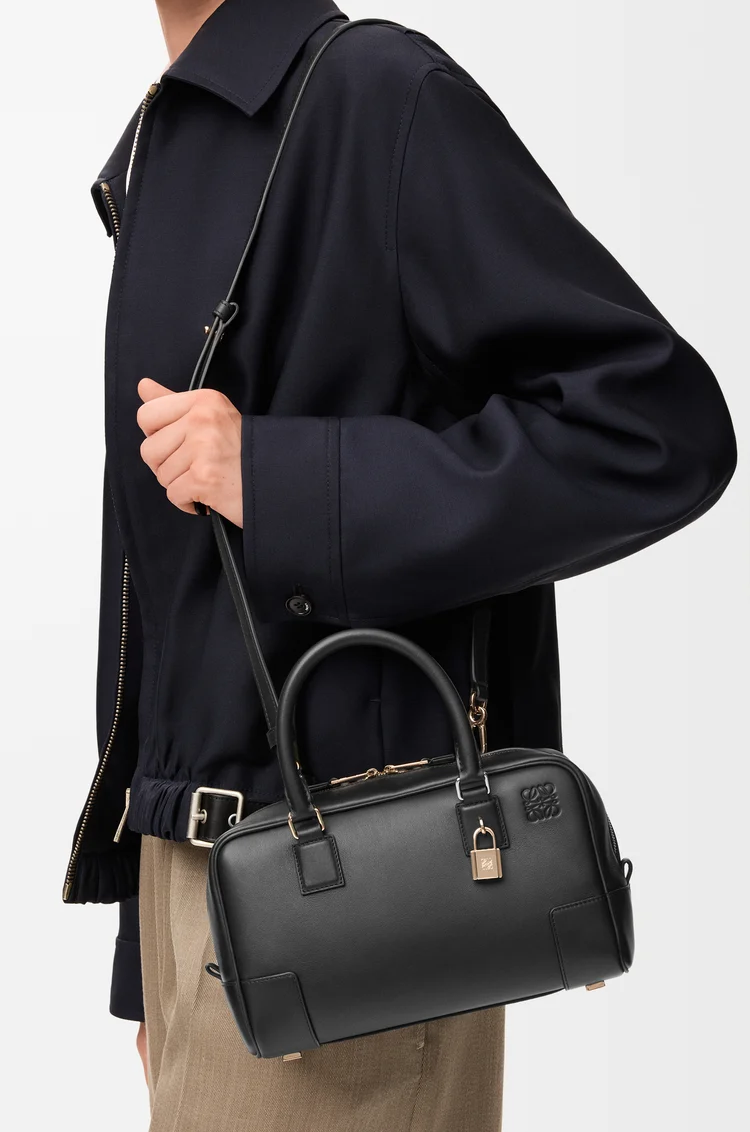LOEWE 纳帕牛皮革 Amazona 23 手袋 黑色