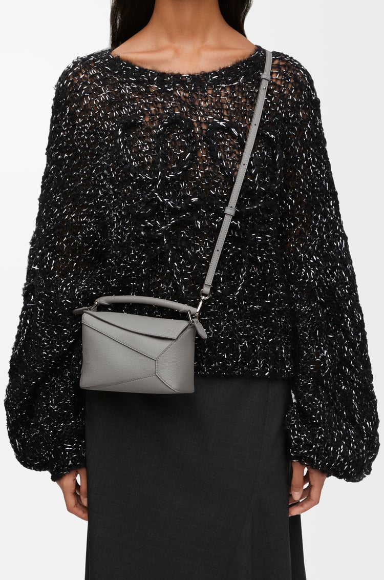 LOEWE Bolso Puzzle mini en piel de ternera Gris Perla