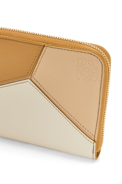 LOEWE Puzzle zip around wallet in calfskin Angora/Dusty Beige/Gold plp_rd