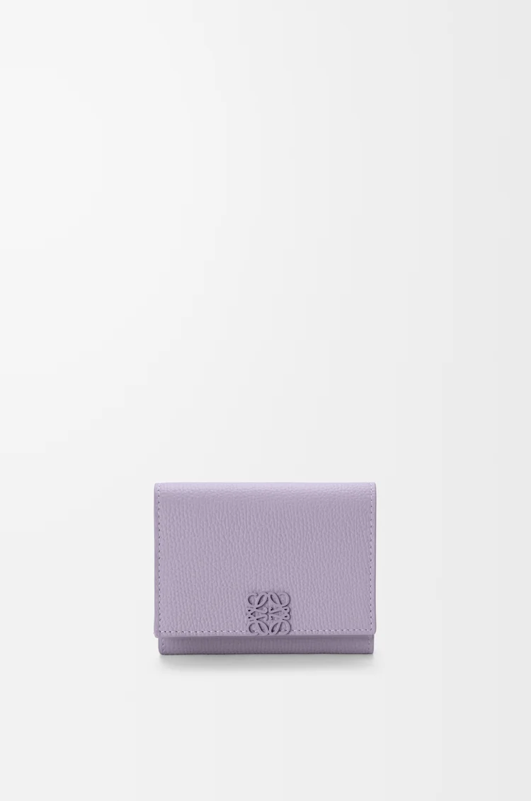 LOEWE アナグラム トライフォールドウォレット（ペブルグレインカーフ） ダーティモーヴ