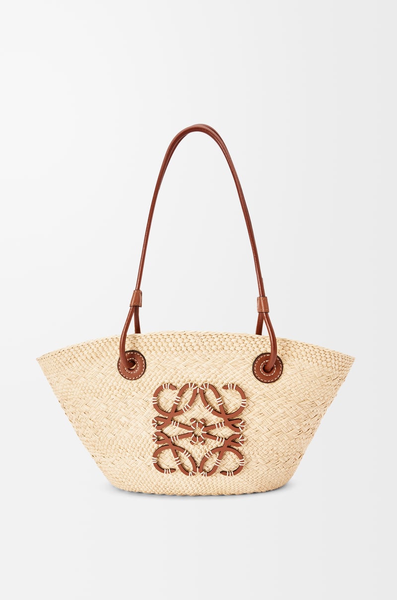 LOEWE Small Anagram Basket bag in iraca palm and calfskin Natural/Tan