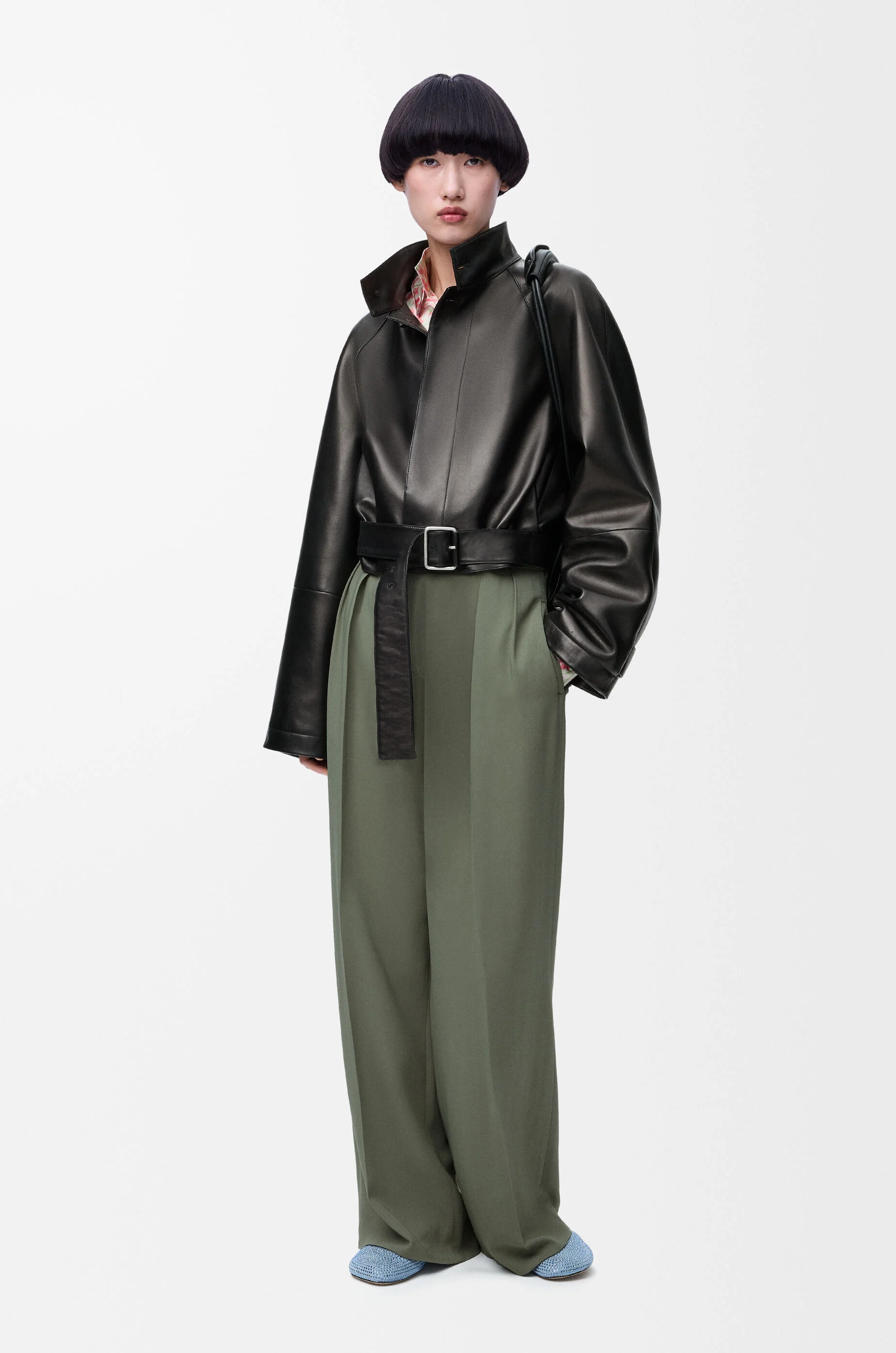 25SS◆関送込【LOEWE】トラペーズ*ナパラム*ショート*ジャケット ショート トレンチ（ナパラム） ブラック - LOEWE