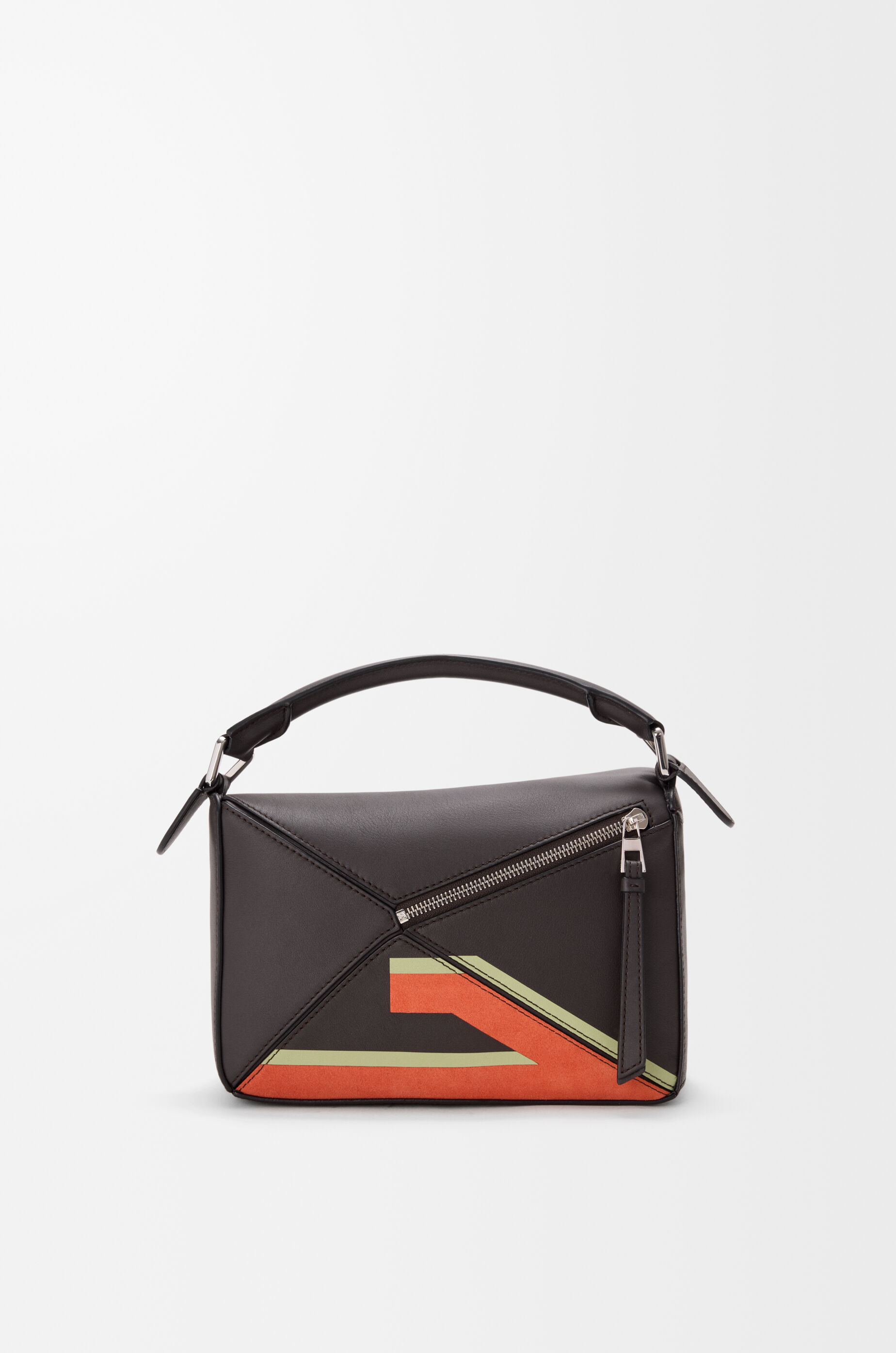 バッグ LOEWE ☆Loewe☆カメラ クロスボディバッグ ミニ（サテンカーフ） (LOEWE