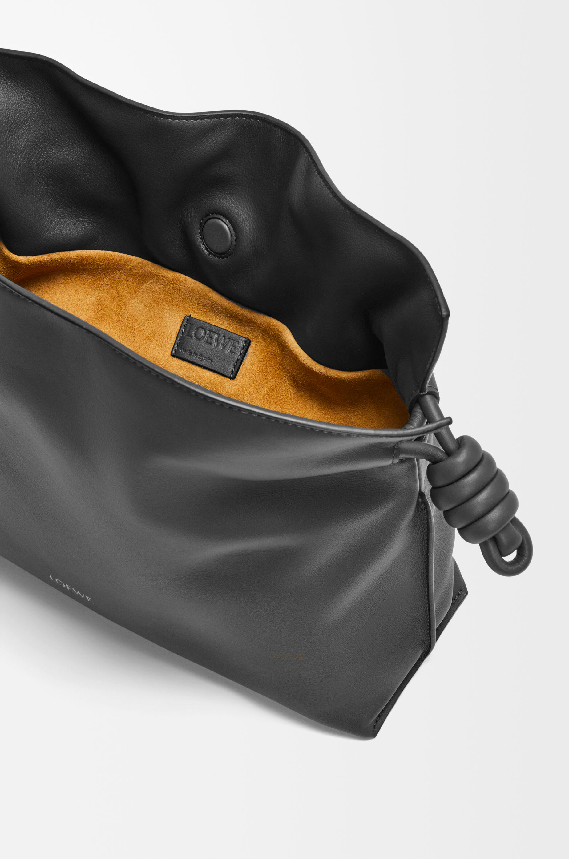 LOEWE 미디엄 플라멩코 클러치 - 나파 카프스킨 블랙