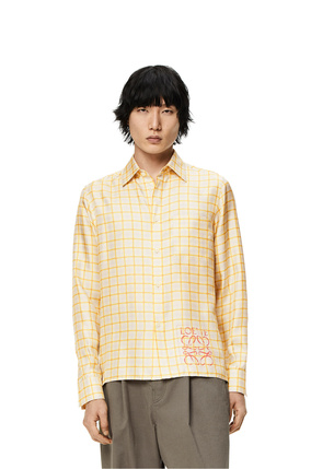 LOEWE Camisa a cuadros en seda y algodón con sello de anagrama Amarillo/Lila plp_rd