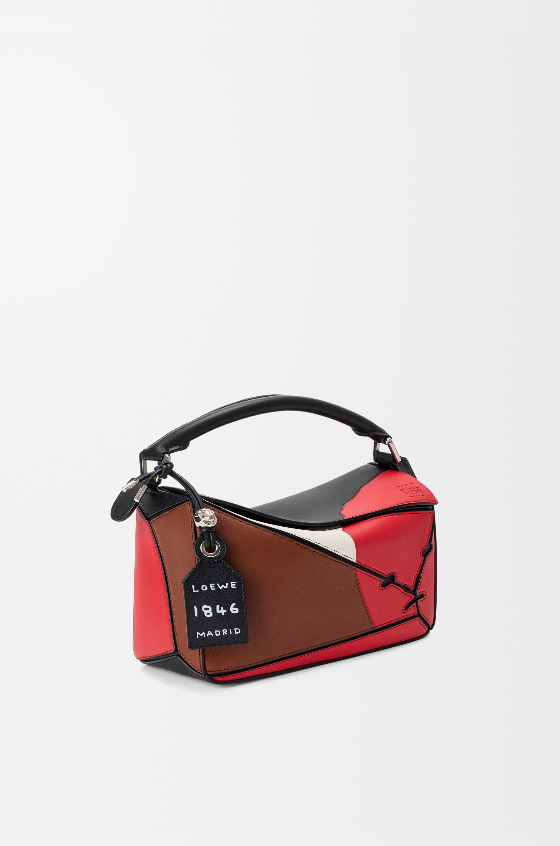 ロエベ 創立180周年：何世紀にもわたるレザー工芸と革新を祝う - LOEWE