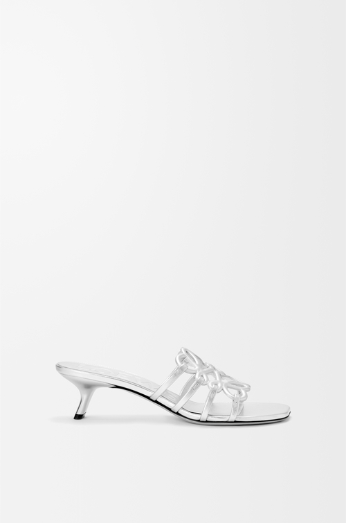 LOEWE Petal Anagram 層壓小羊皮涼鞋 銀色