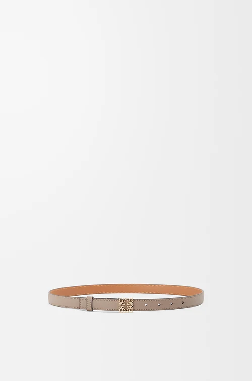LOEWE Cinturón Anagram en piel de ternera graneada Arena/Dorado