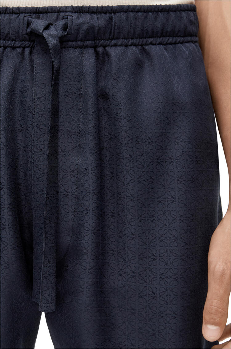 LOEWE Pantalón corto en seda con jacquard de anagrama Azul Marino Oscuro