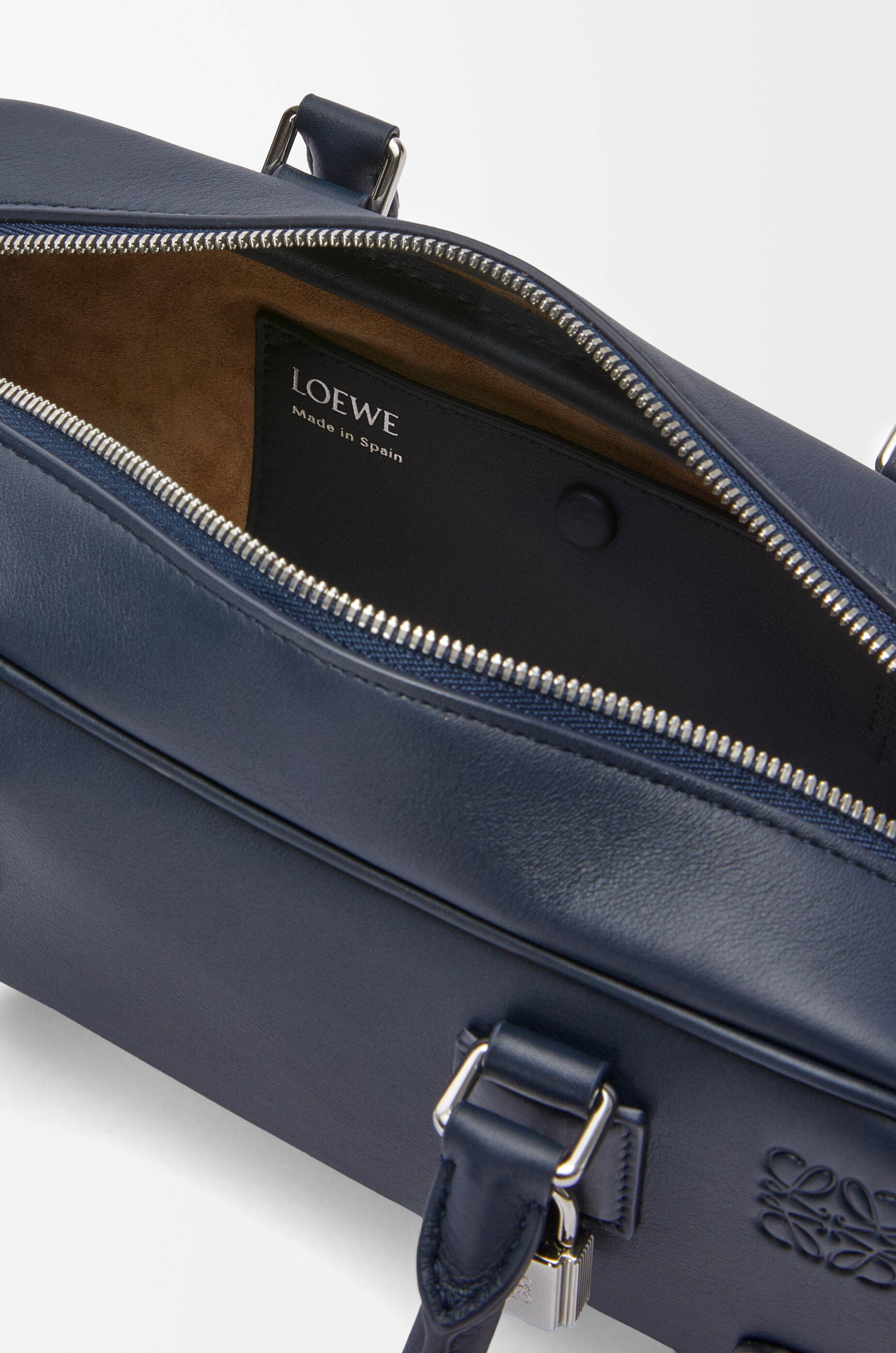 アマソナ23 クロップド バッグ（ナパカーフ） ブルー - LOEWE