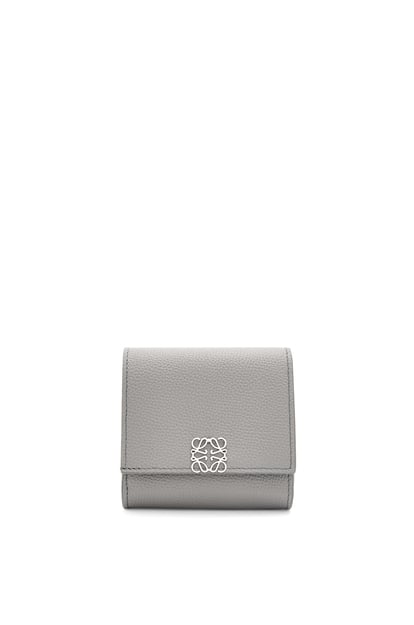 LOEWE Anagram compact flap wallet in pebble grain calfskin Pearl Grey plp_rd