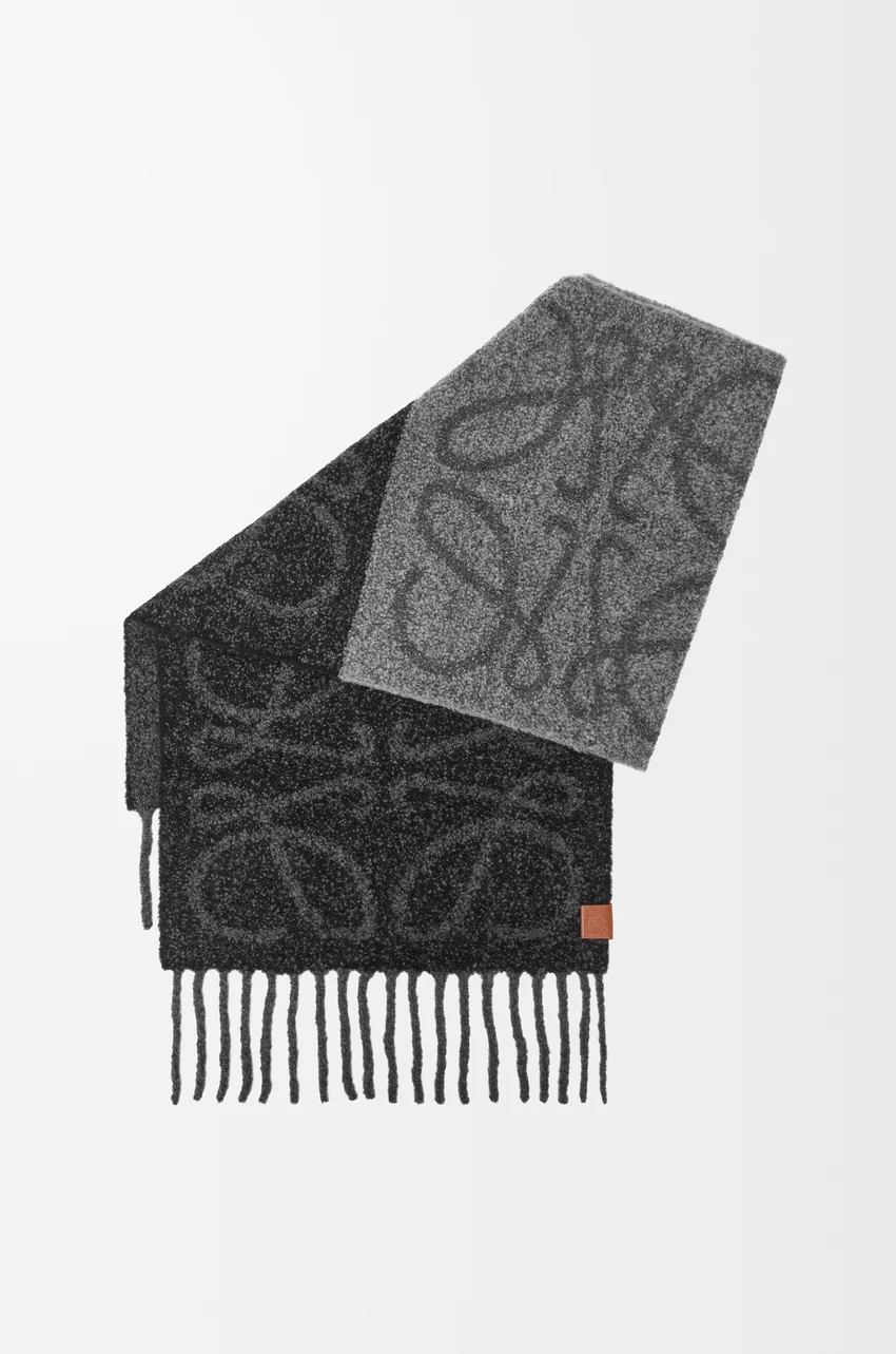 Anagram scarf