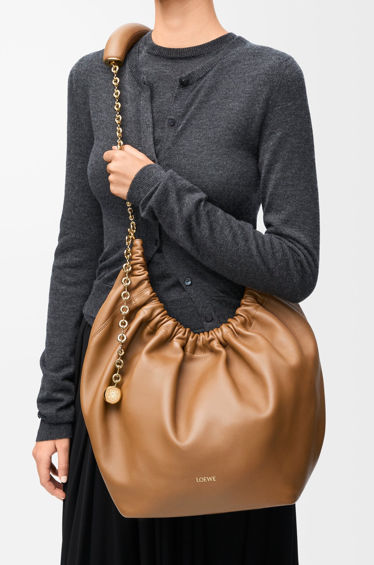 LOEWE Medium Squeeze bag in mellow nappa lambskin Oak plp_rd