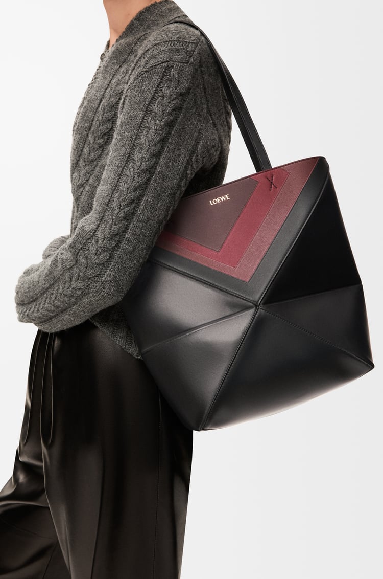 LOEWE Borsa Puzzle Fold Tote media in nappa di vitello Black/Burgundy