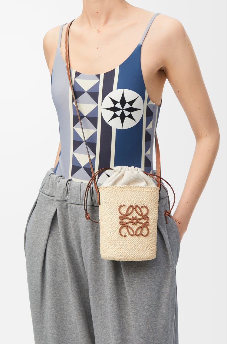 LOEWE Square pocket en palma de iraca y piel de ternera Natural/Bronceado