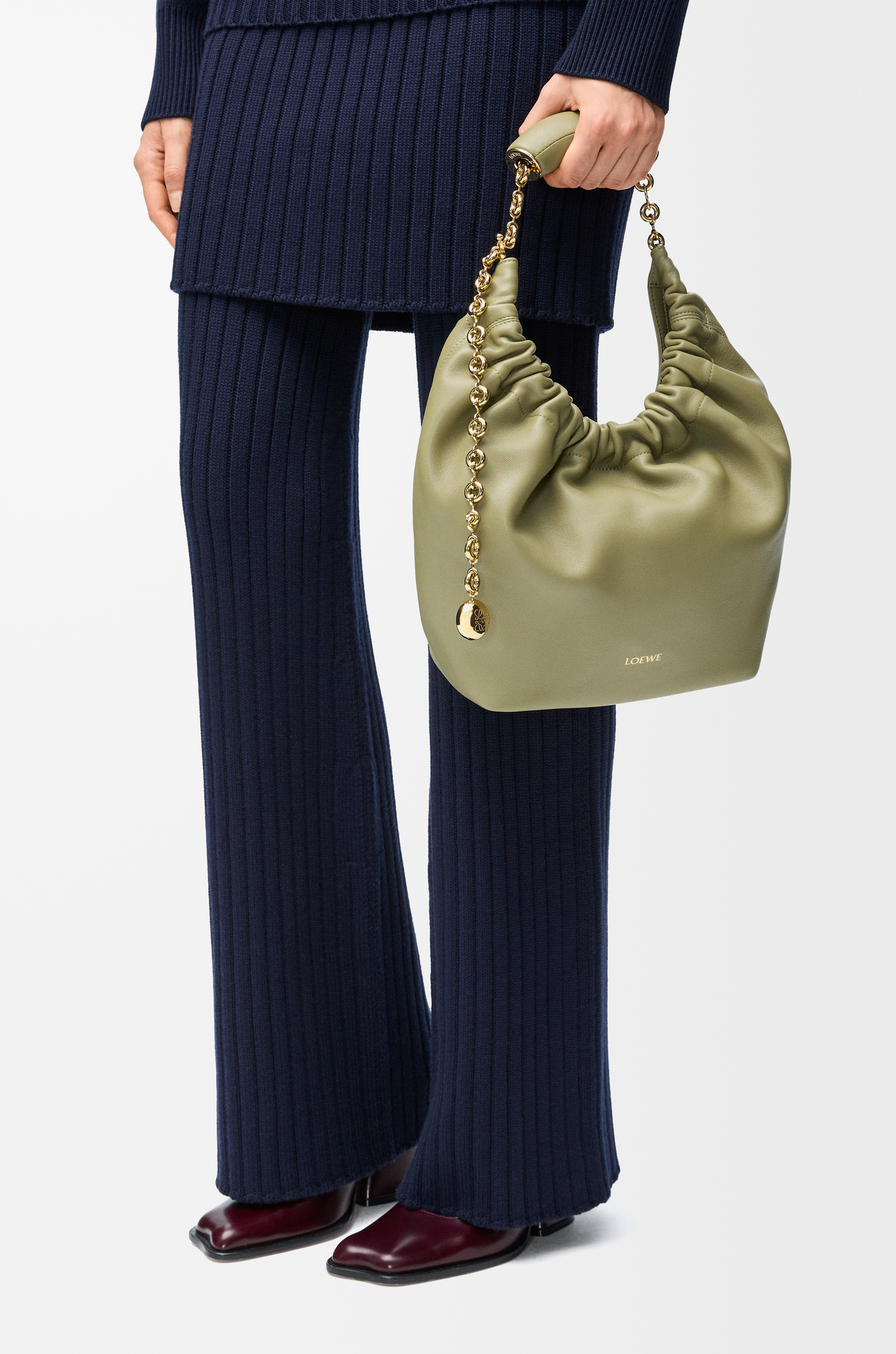 LOEWE Bolso Squeeze pequeño en piel napa de cordero Verde Eucalipto