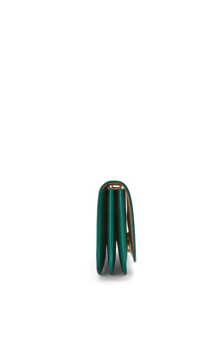 LOEWE Bolso Goya clutch largo en piel de ternera y seda Verde Pino