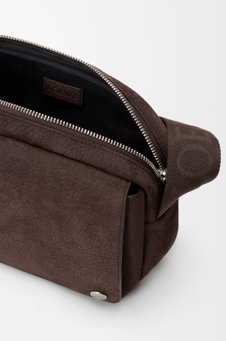 LOEWE ペブル メッセンジャーバッグ ミディアム（グレインヌバック） ダークブラウニー