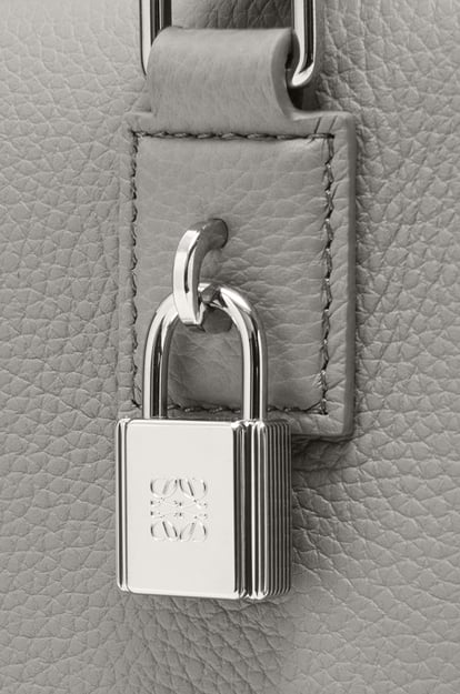 LOEWE Amazona 23 bag in soft grained calfskin Pearl Grey plp_rd