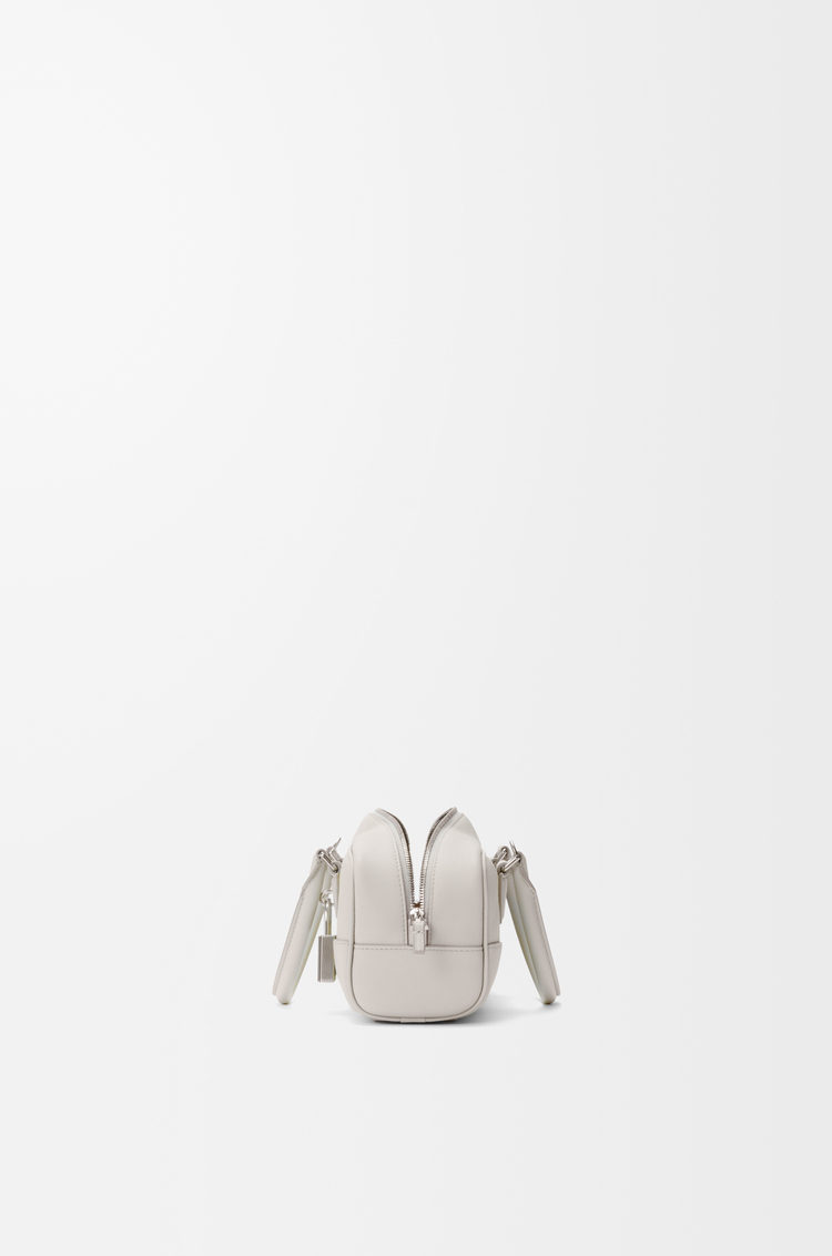 LOEWE 纳帕牛皮革 Amazona Cropped 23 手袋 淡灰色/浅黄晶色