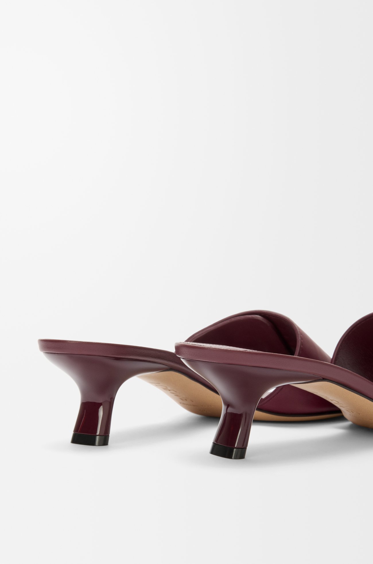 LOEWE Pebble slide in soft calfskin Burgundy