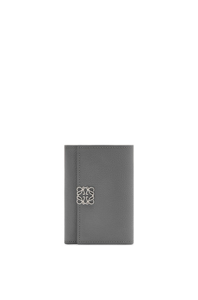 LOEWE Anagram small vertical wallet in pebble grain calfskin Asphalt Grey plp_rd