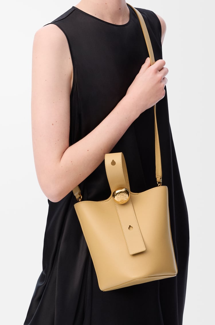 LOEWE Mini Pebble bucket in smooth calfskin Dark Butter