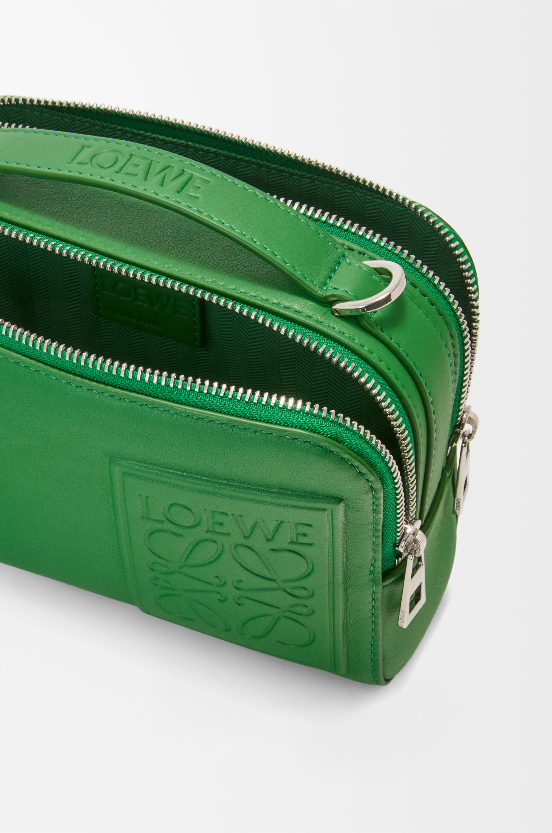 クロスボディ カメラバッグ ミニ(サテンカーフ) グリーン - LOEWE クロスボディ カメラバッグ ミニ(サテンカーフ) グリーン - LOEWE