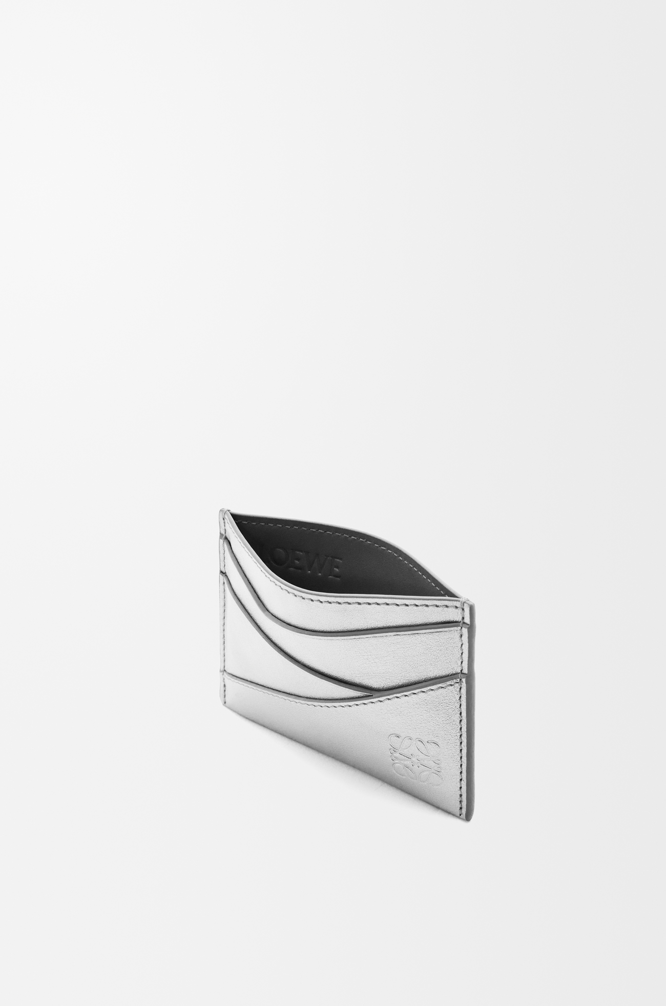 LOEWE Puzzle plain cardholder in metallic calfskin Silver/Pearl Grey plp_rd