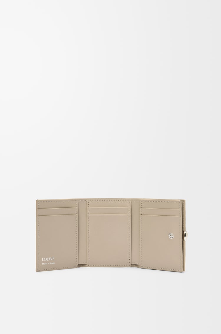 LOEWE Pebble trifold wallet in pebble grain calfskin Clay