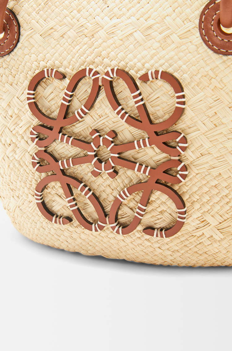 LOEWE Small Anagram Basket bag in iraca palm and calfskin Natural/Tan