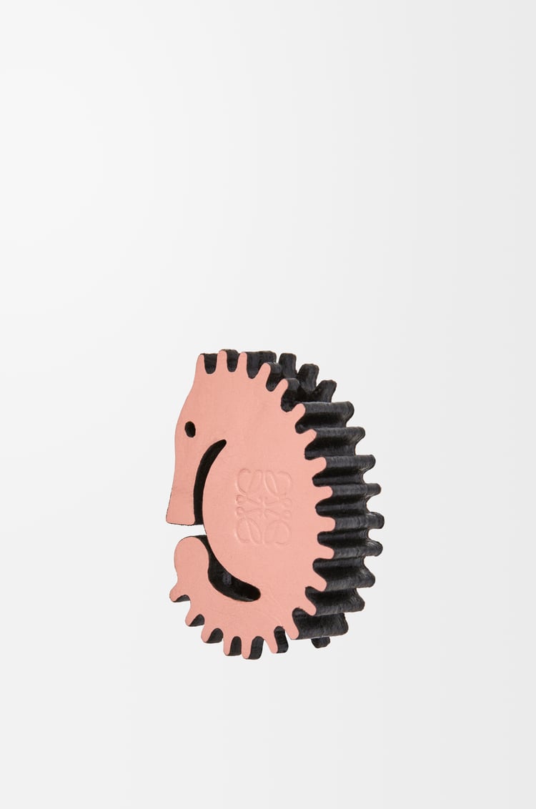 LOEWE Seahorse dice in classic calfskin Blossom/Tan