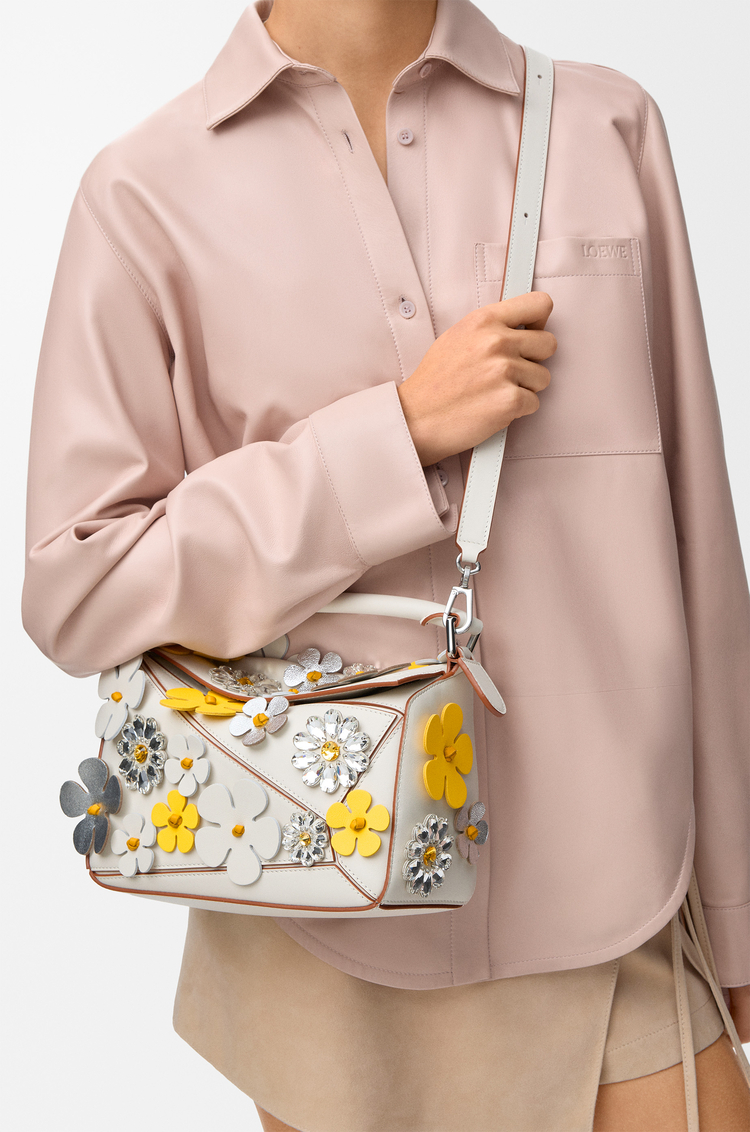 LOEWE 小号经典牛皮革 Puzzle 手袋 柔白色