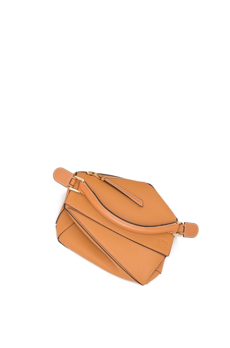 LOEWE Small Puzzle bag in soft grained calfskin Light Caramel pdp_rd