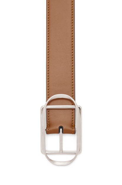 LOEWE Curved buckle belt in smooth calfskin Tan/Palladium plp_rd