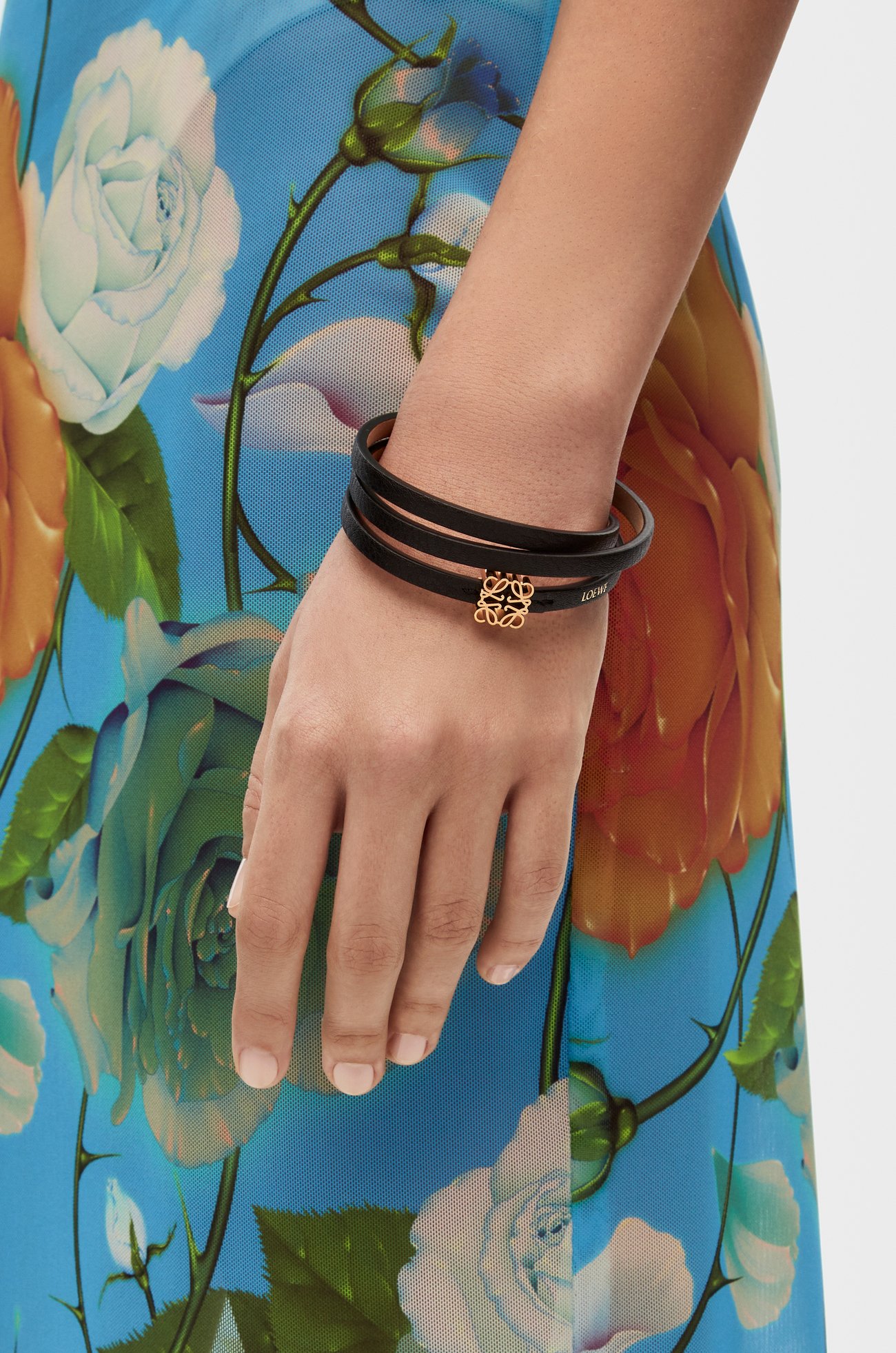 LOEWE Brazalete en piel de ternera Negro