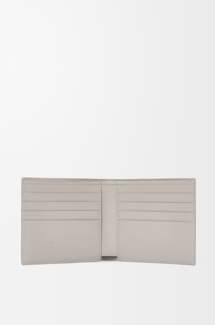 LOEWE Portefeuille à deux volets en cuir de veau satiné Gris Coquillage