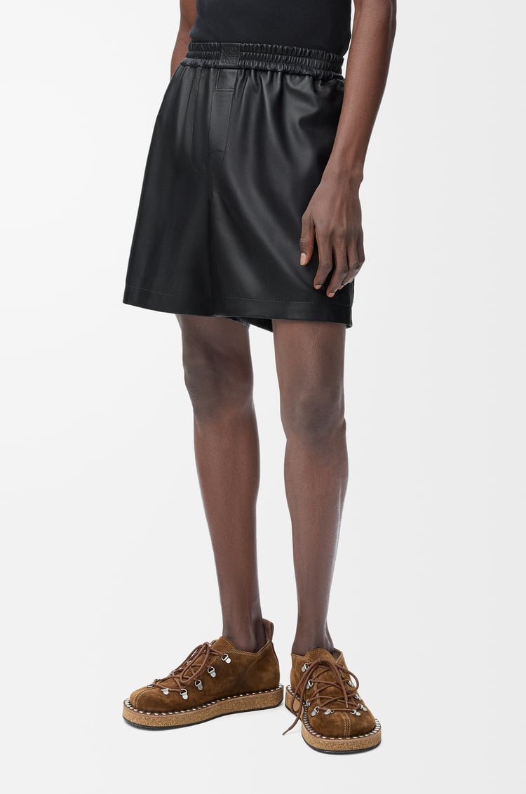 LOEWE Pantalón corto en piel napa de cordero Negro