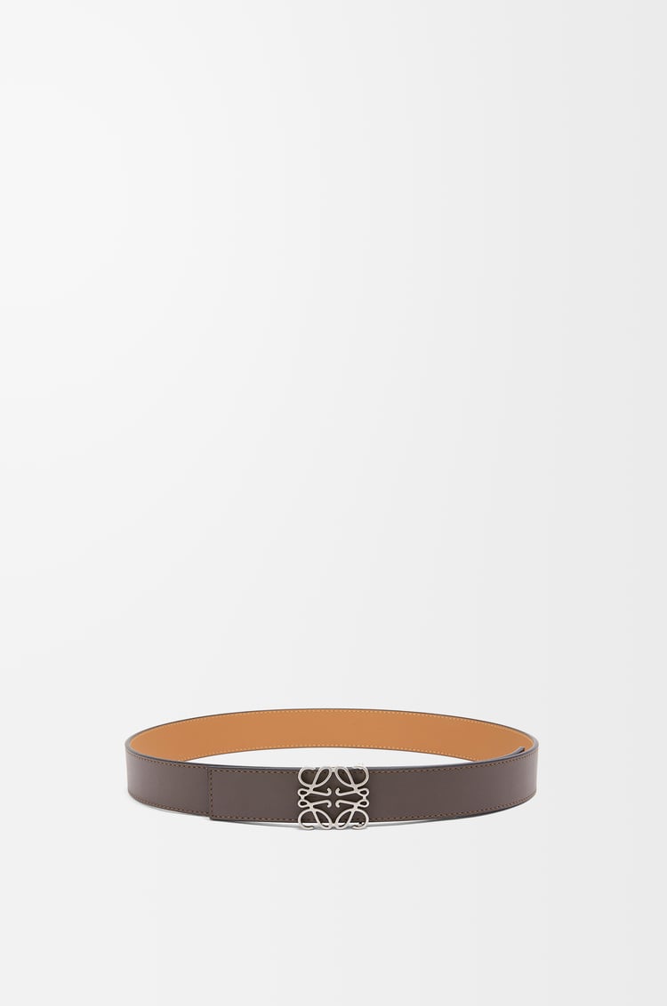 LOEWE Cinturón reversible en piel de ternera lisa con Anagrama Piedra Oscuro/Desierto Cálido
